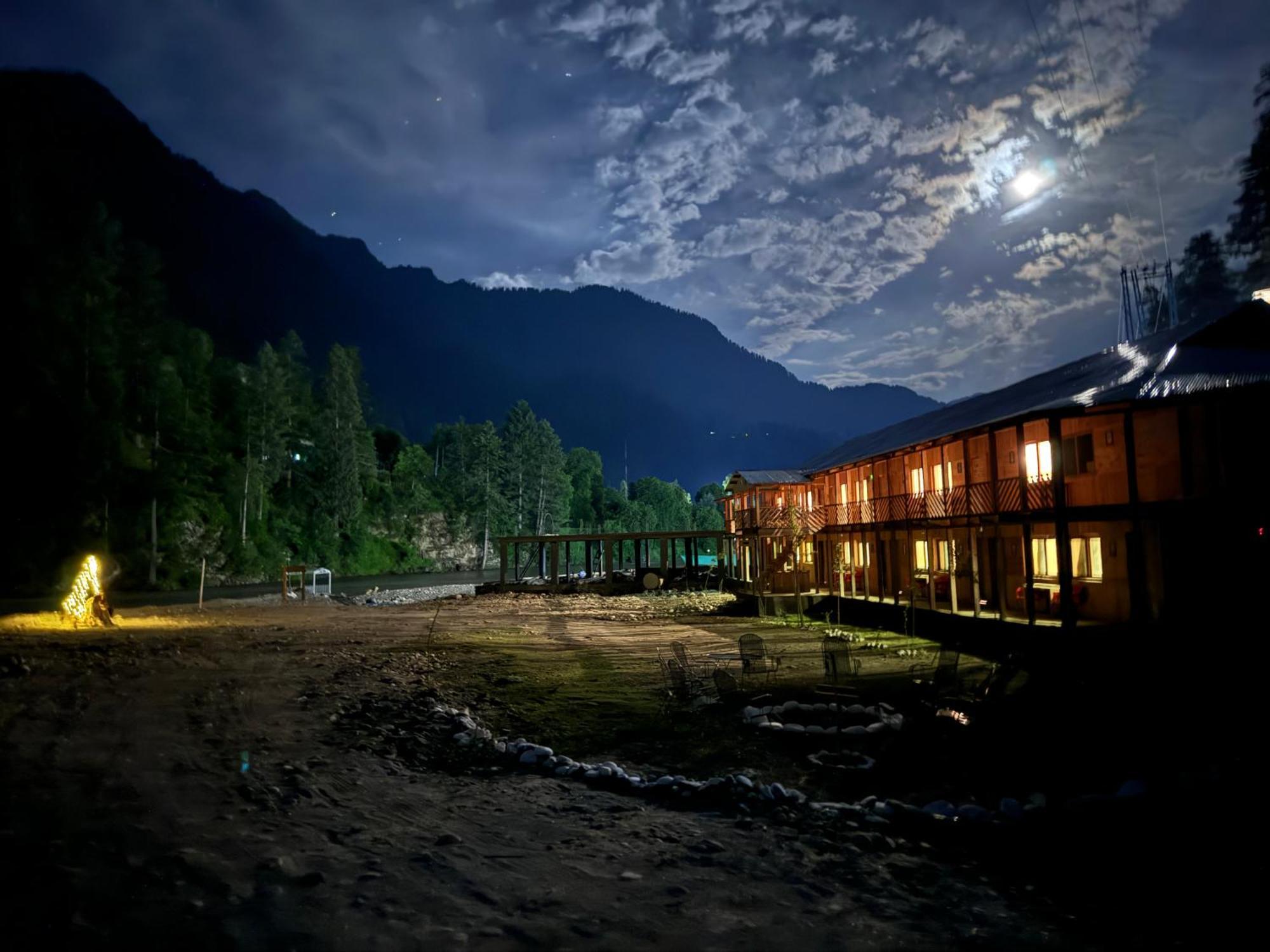 Wyndham Heritage Hotel & Resort Sharda Shardi Exterior photo