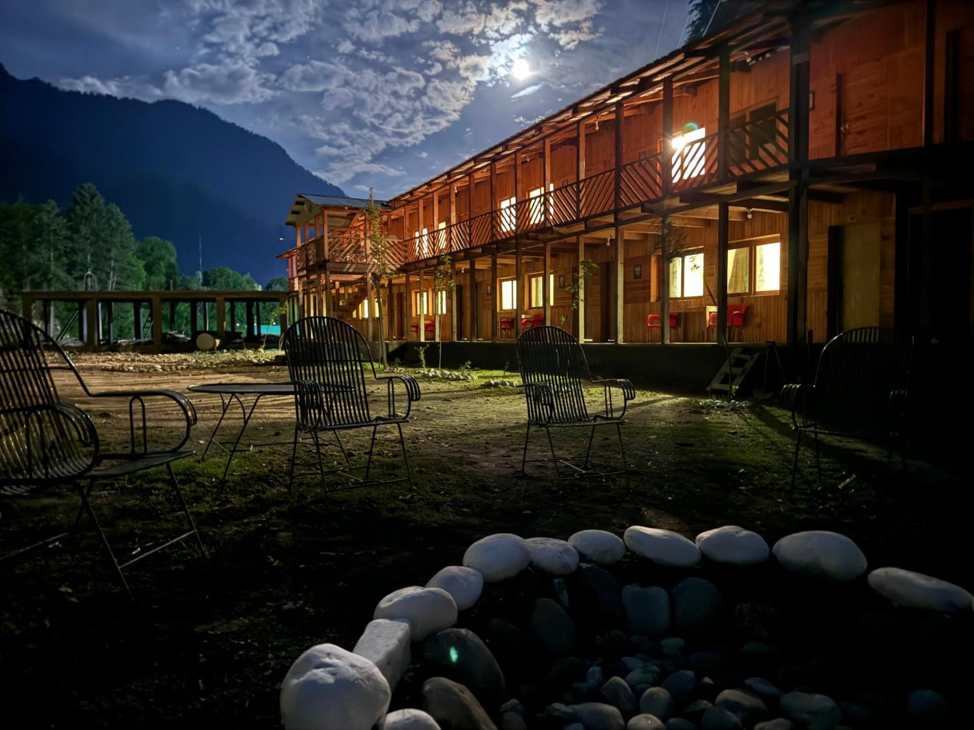 Wyndham Heritage Hotel & Resort Sharda Shardi Exterior photo